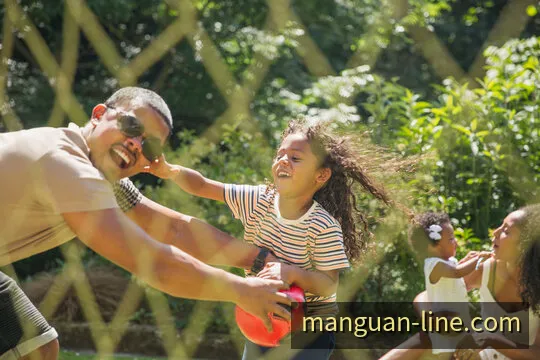 体育场内的比赛与赛事数据观察场景
